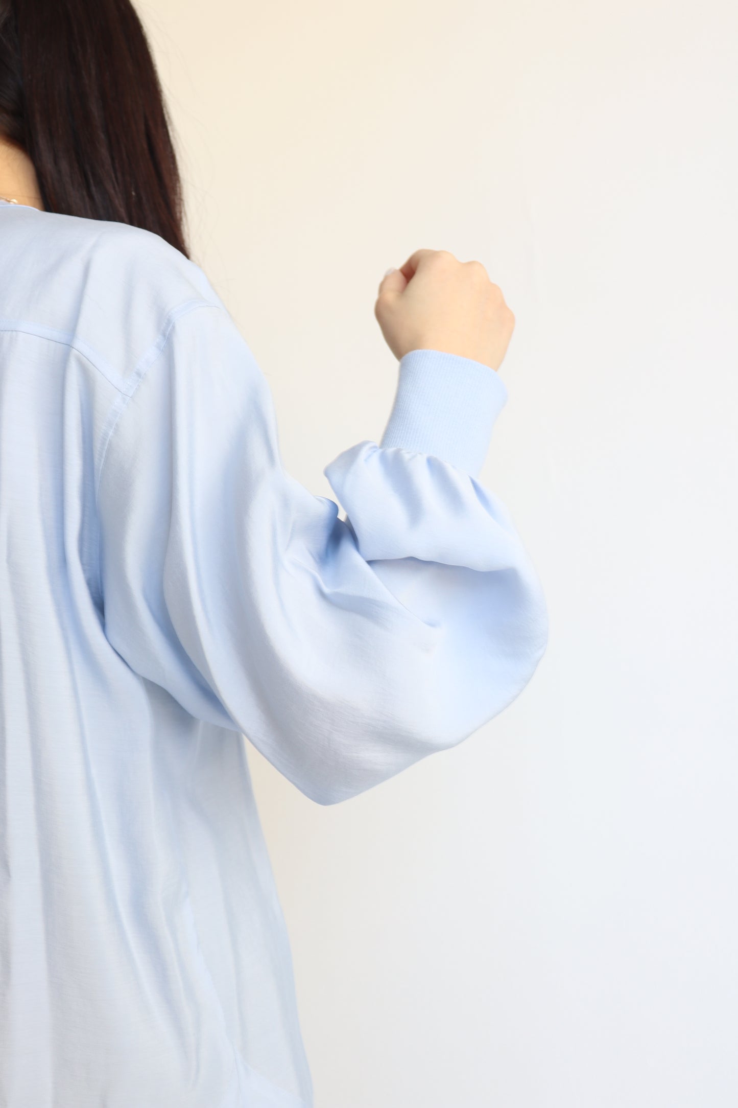 【ACUTA】 ノーカラーブルゾン風シャツ