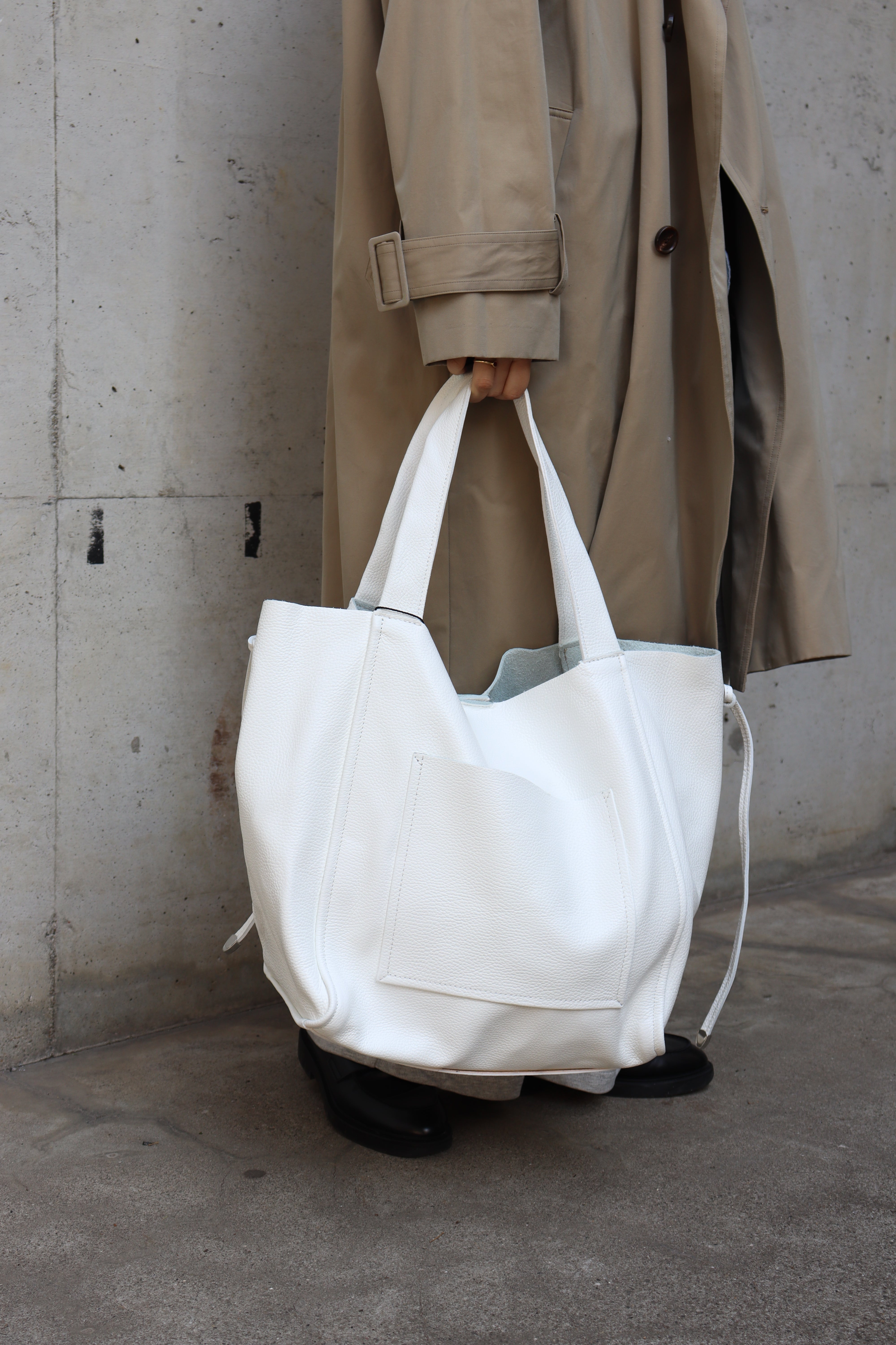 ぐ*み様 FAMILIAR トートバッグ ホワイト IMPORT】【MILLELA FIRENZE】【再入荷】ビッグレザートートバッグ