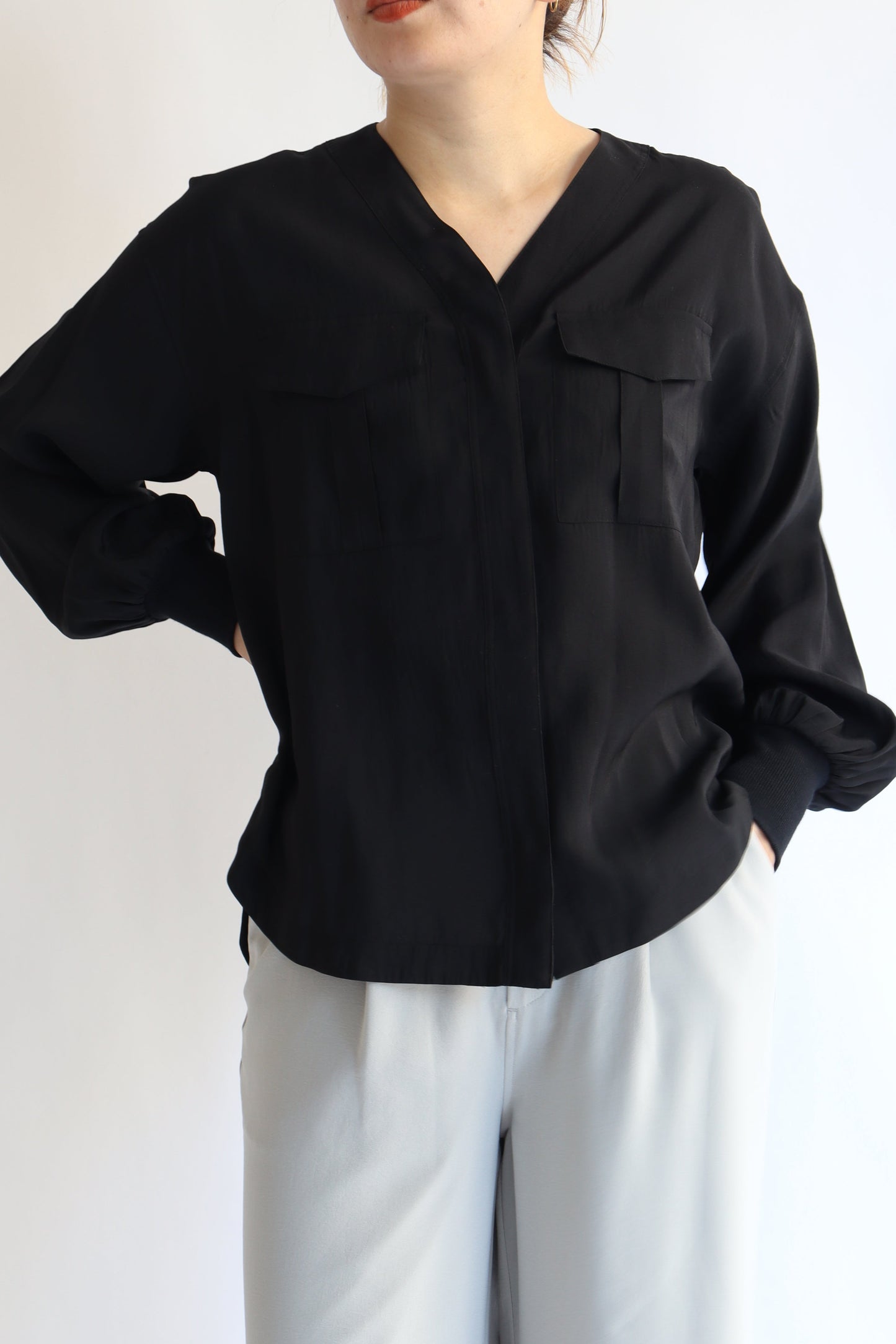 【ACUTA】 ノーカラーブルゾン風シャツ