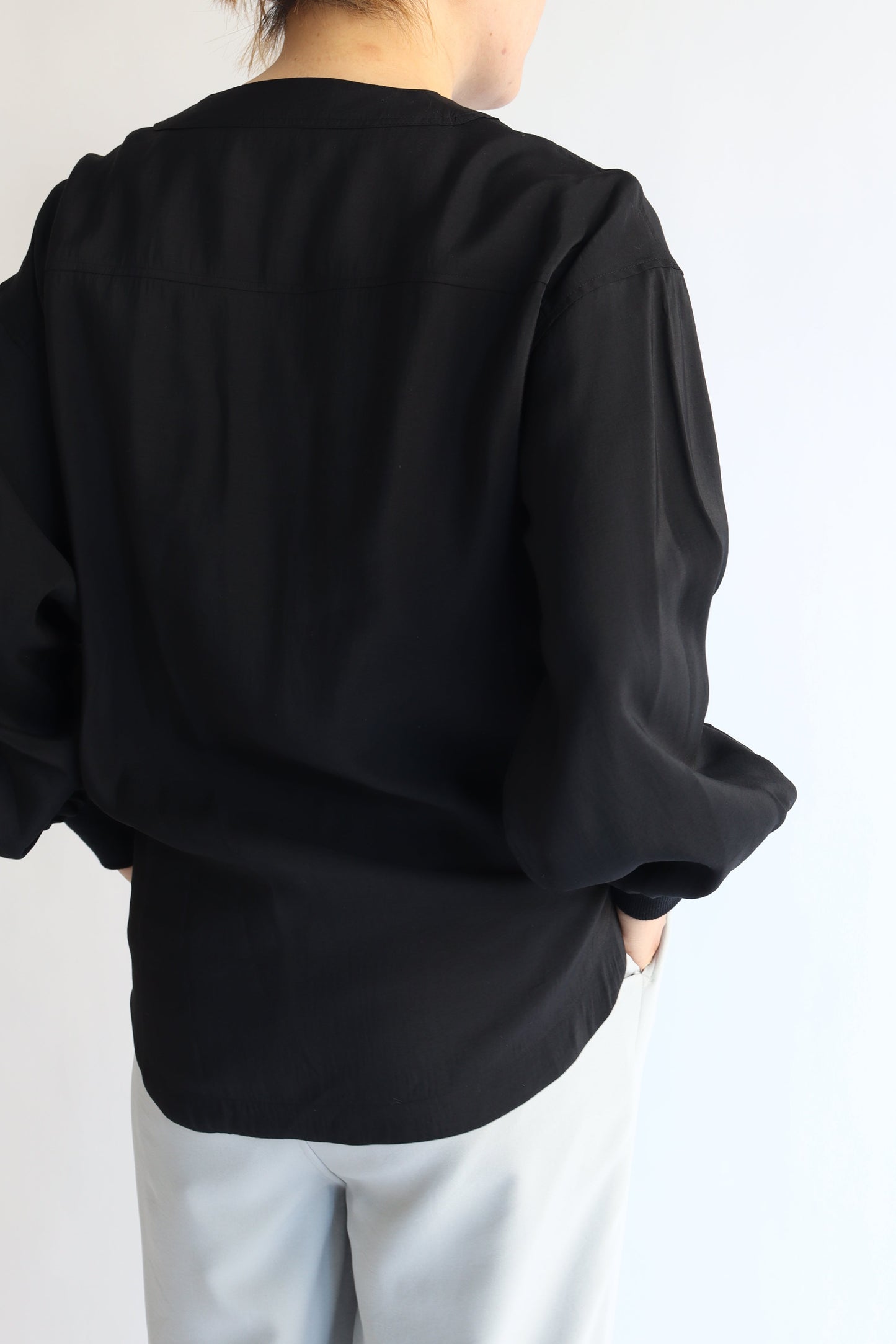 【ACUTA】 ノーカラーブルゾン風シャツ