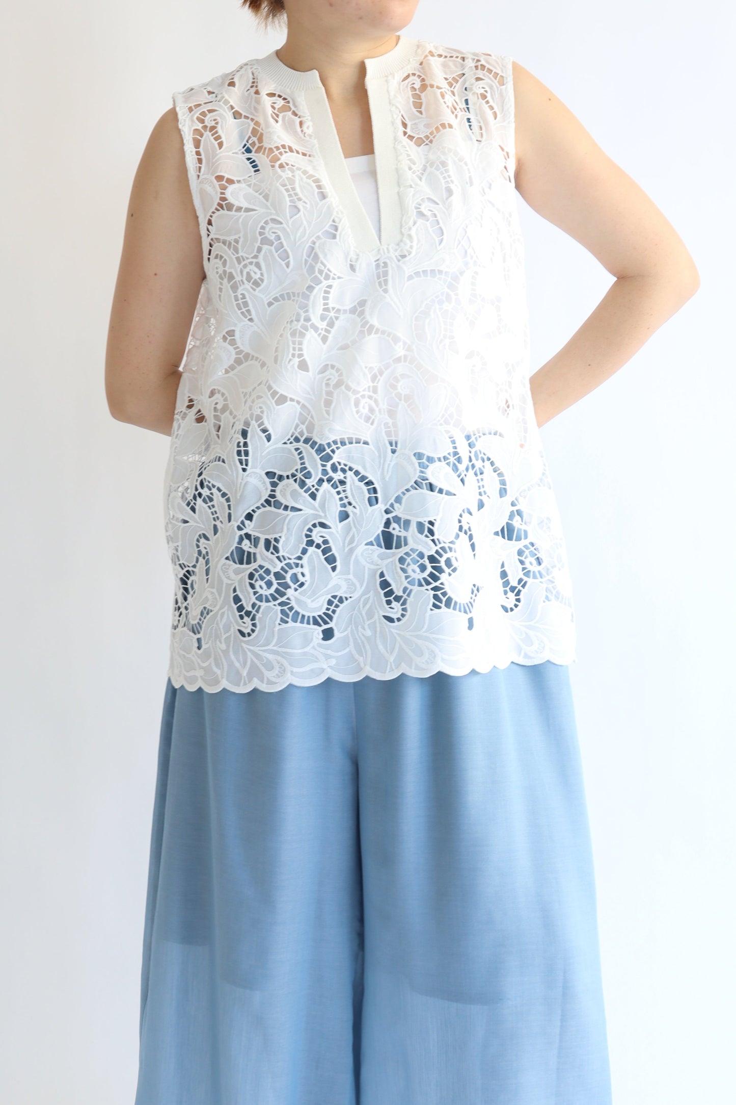 【ACUTA】カットワークレースベスト