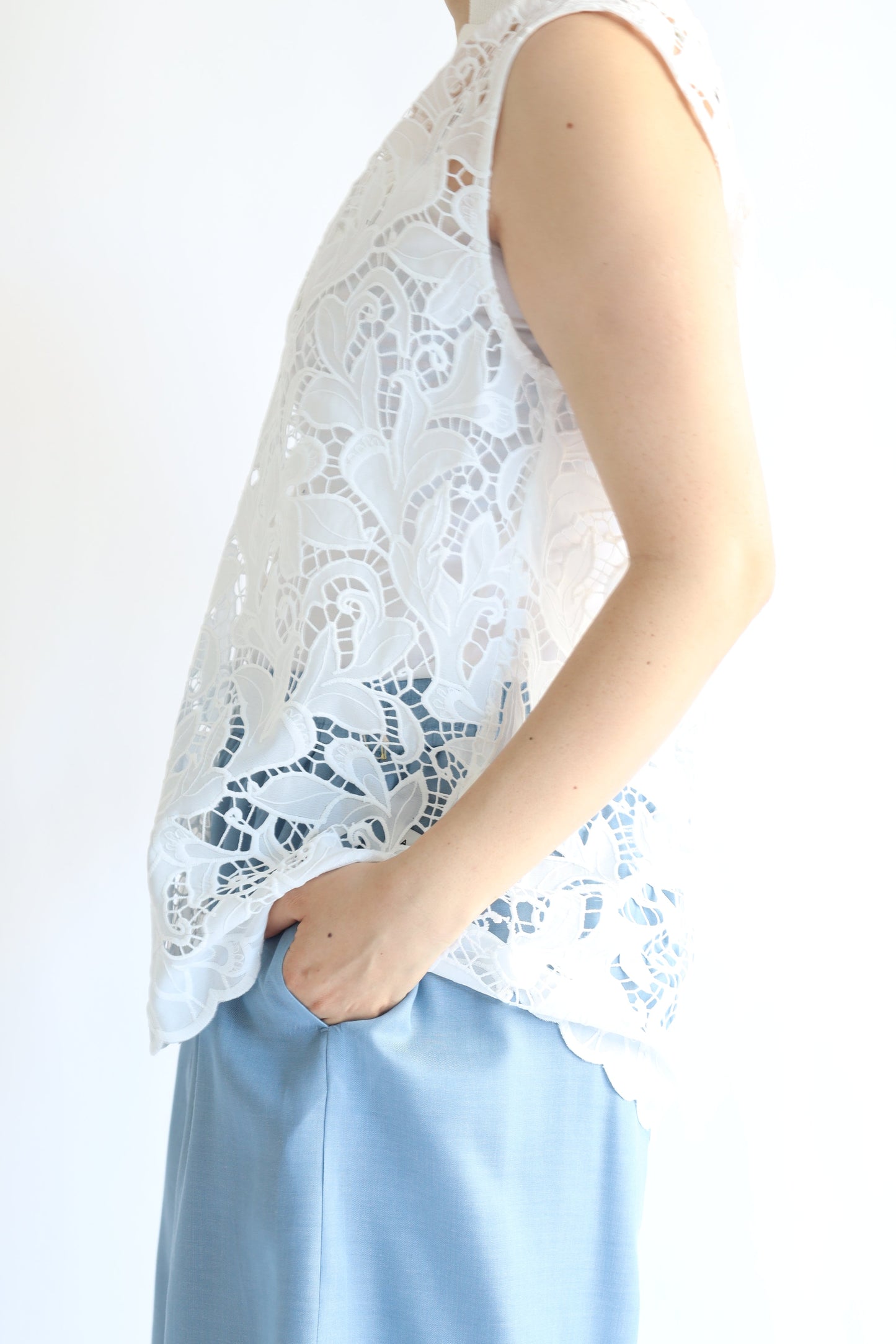 【ACUTA】カットワークレースベスト