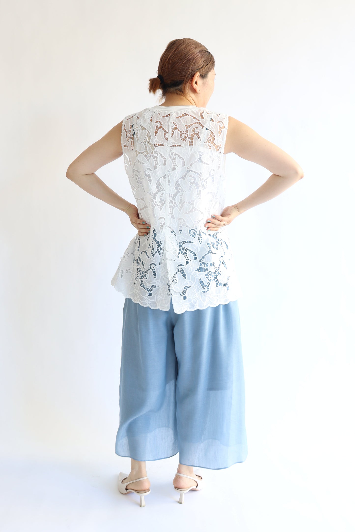 【ACUTA】カットワークレースベスト