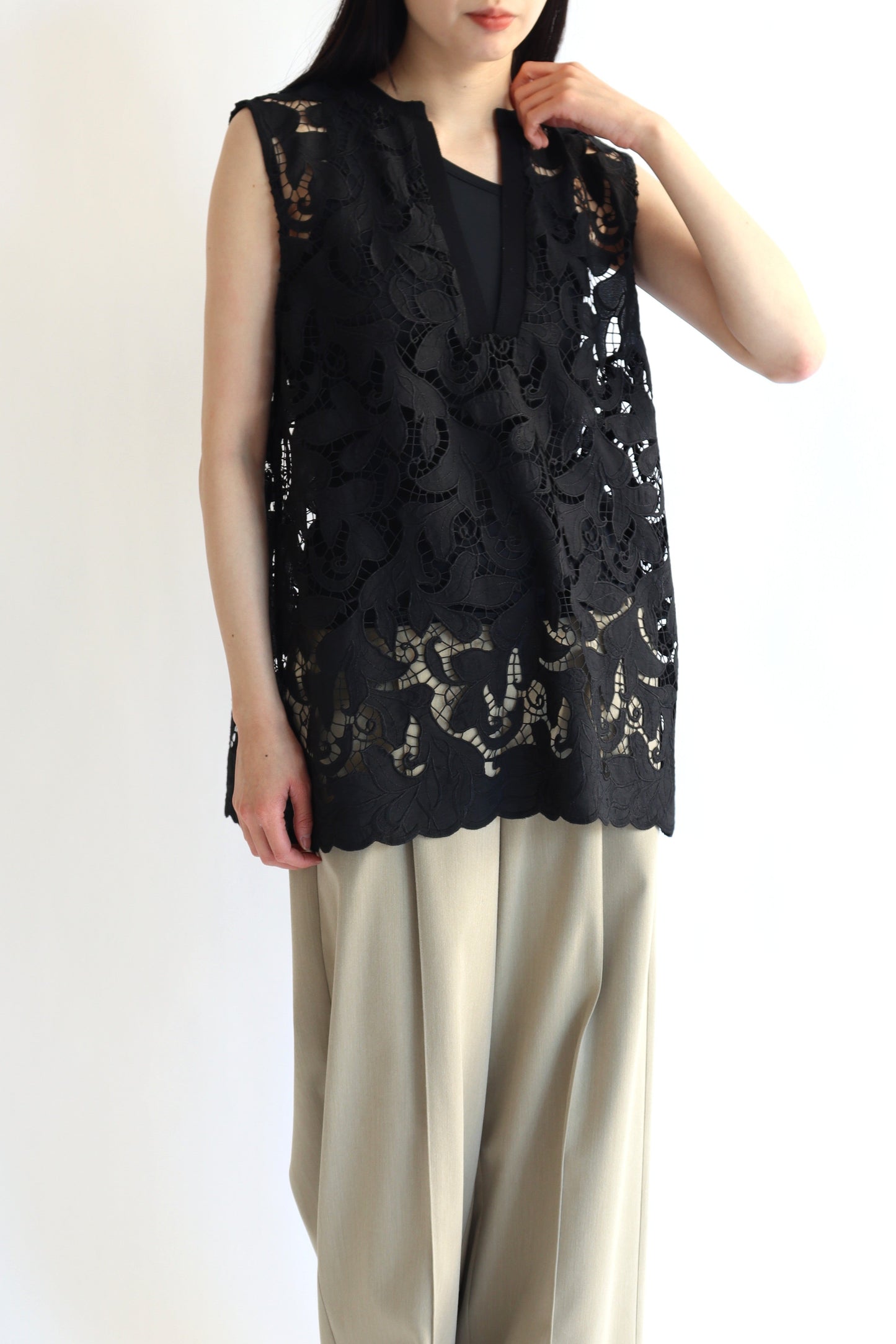 【ACUTA】カットワークレースベスト