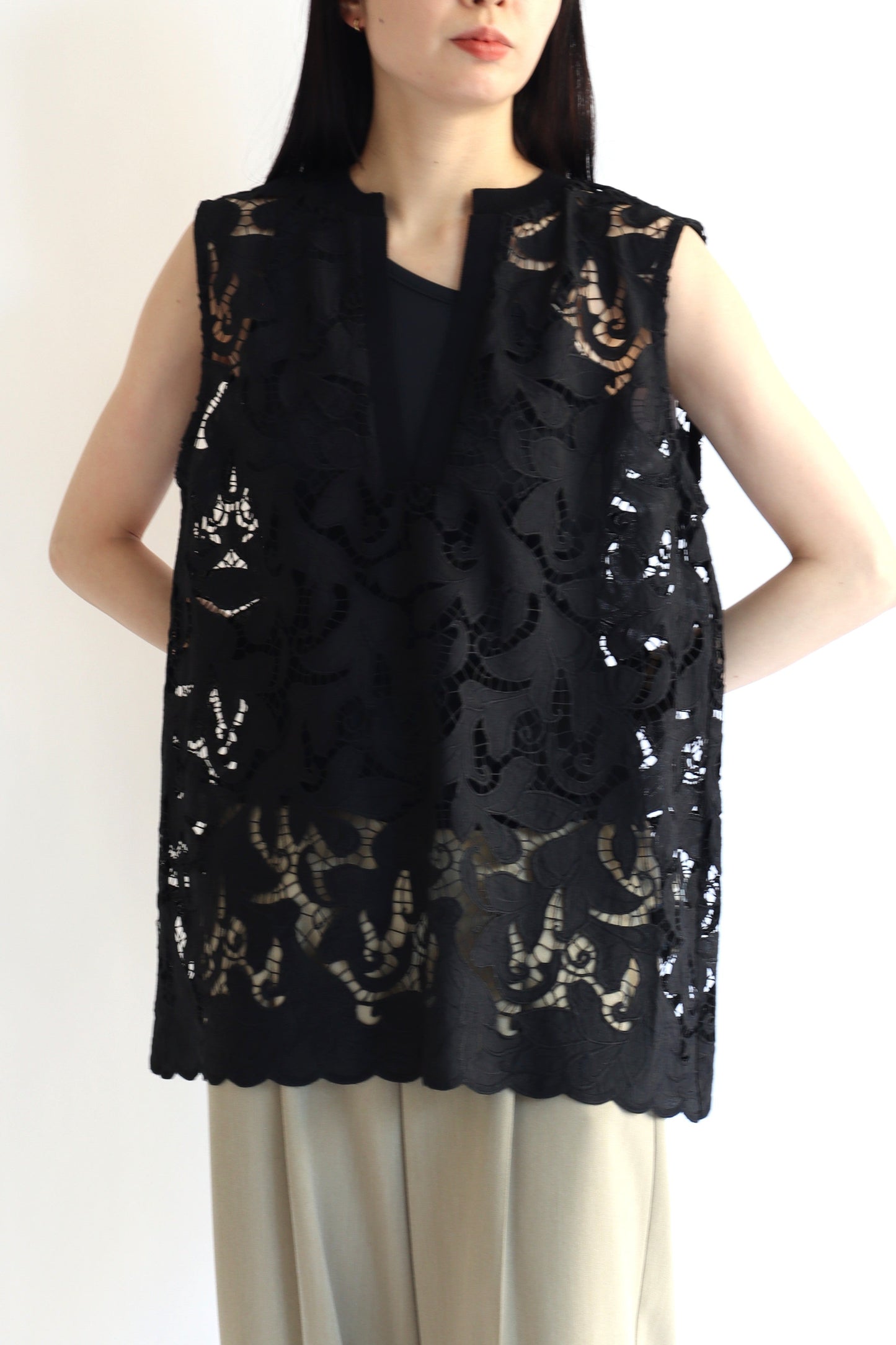 【ACUTA】カットワークレースベスト