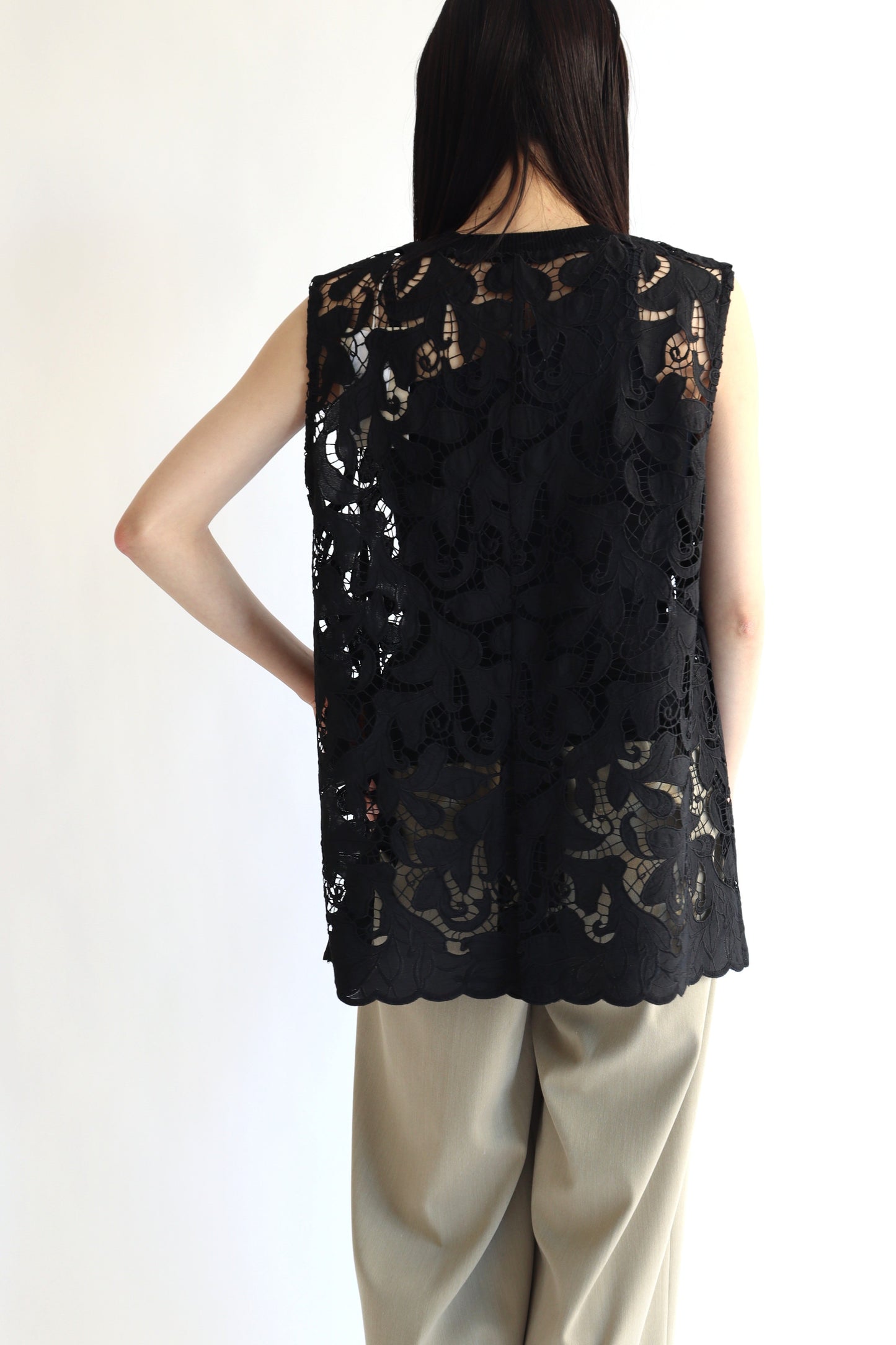 【ACUTA】カットワークレースベスト