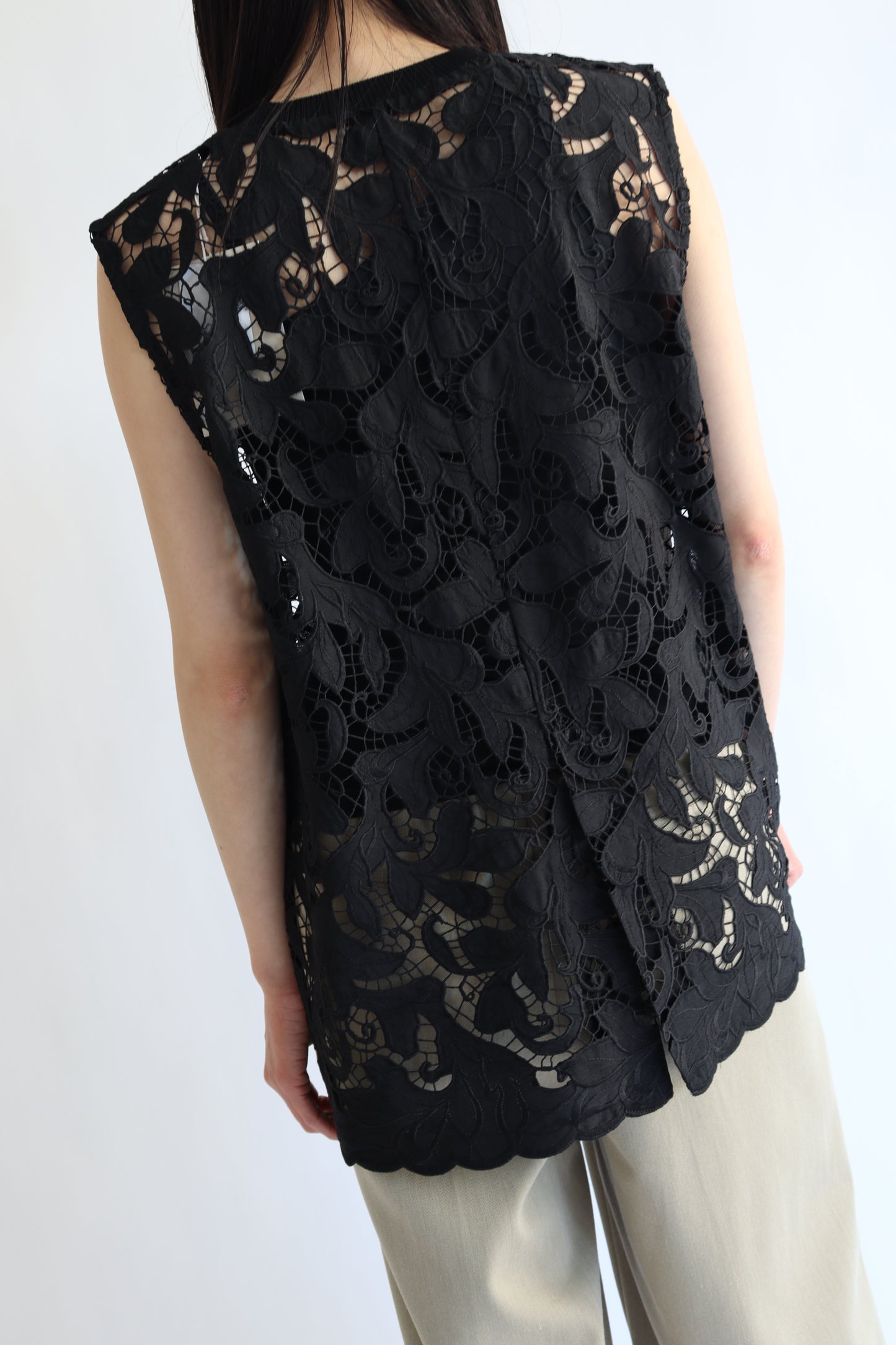 【ACUTA】カットワークレースベスト