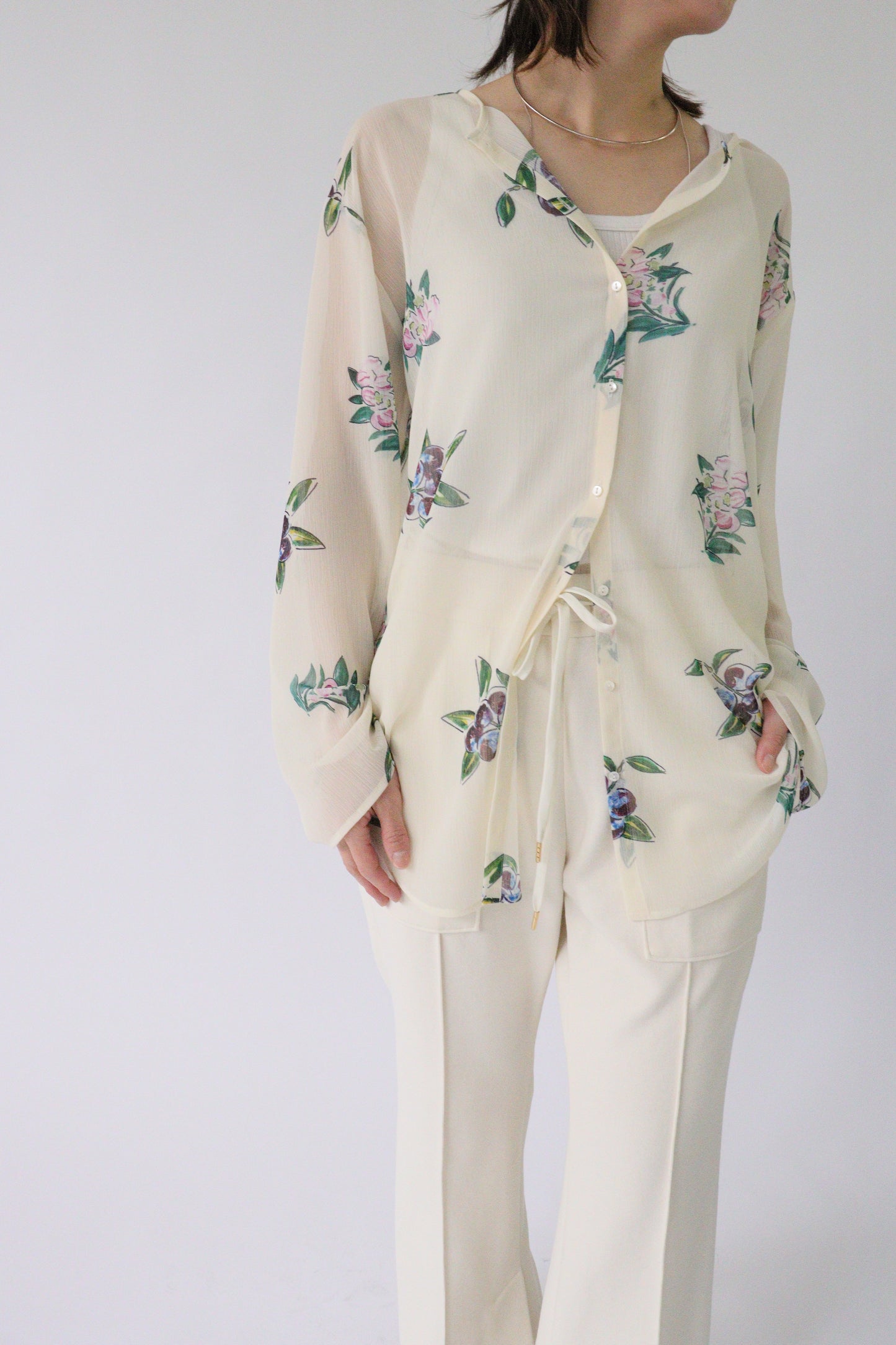 【Kazumi Doi ×ACUTA】Botanicalプリントカラーレスブラウス
