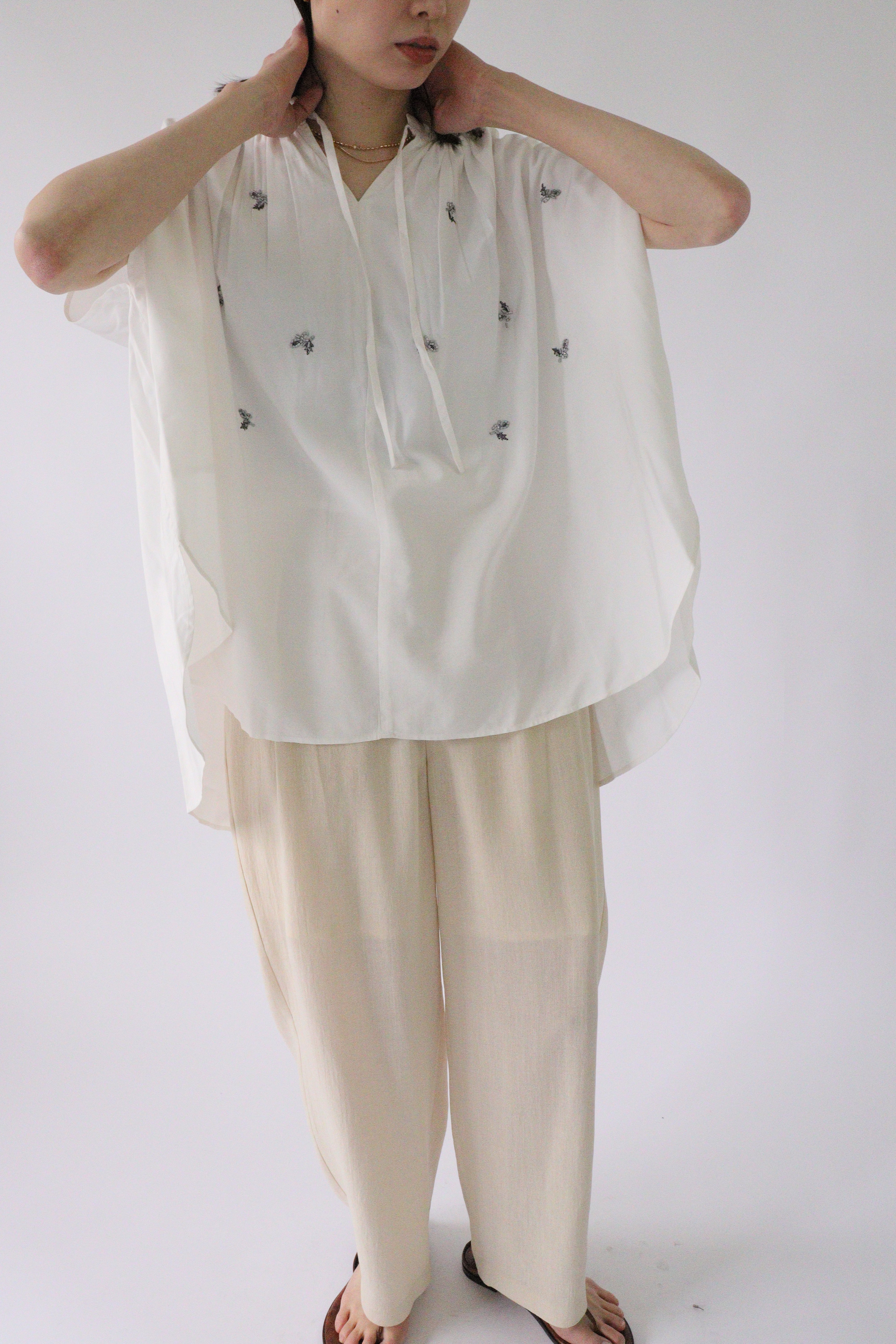 【セール/30%OFF】ACUTA アクータ ハンマーサテンインドビーズ刺繍ブラウス 10093539 レディース【SALE】【返品・交換不可】 セール/30%OFF】ACUTA アクータ ハンマーサテンインドビーズ刺繍