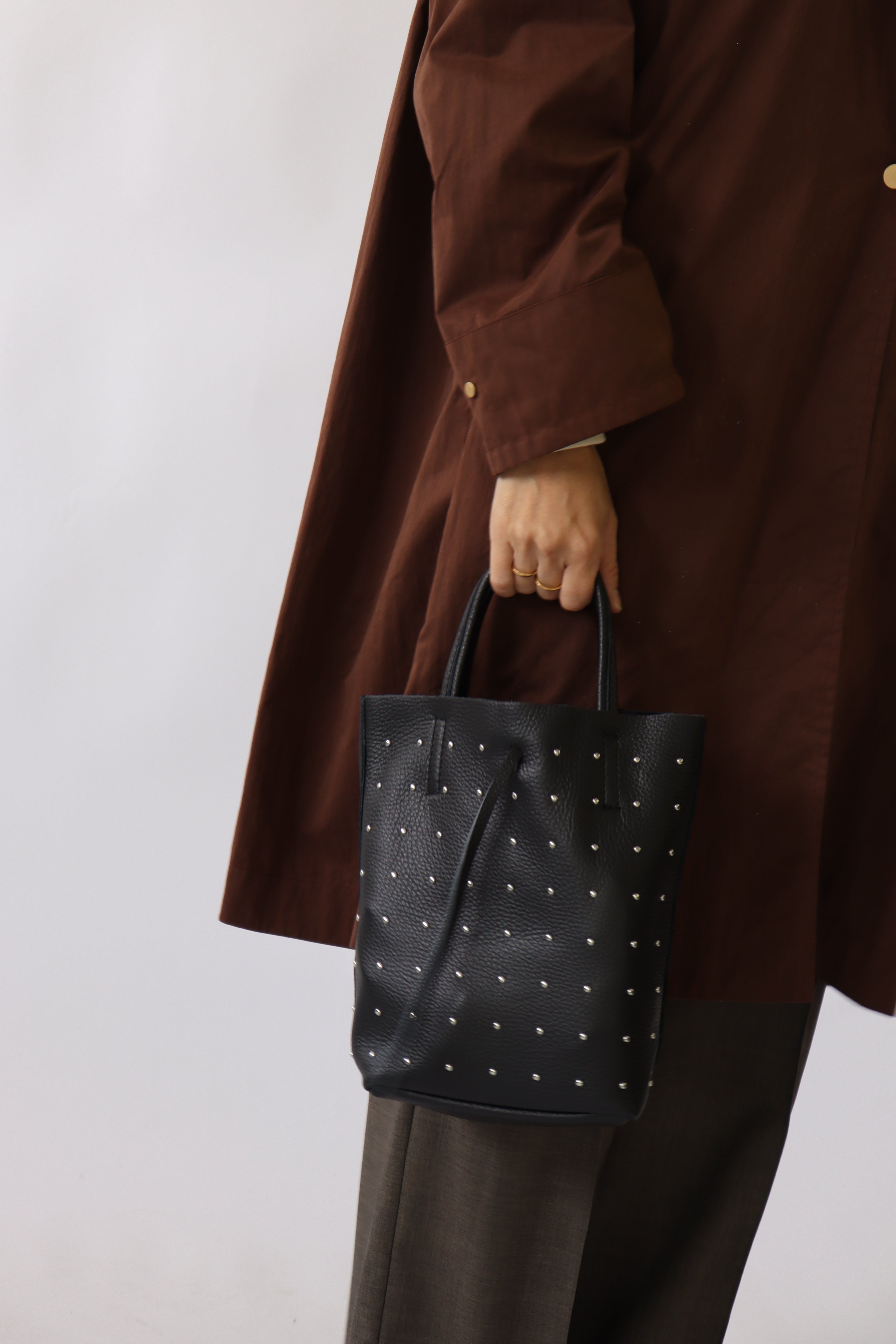 新品 MILLELA FIRENZE アーバンリサーチ スタッズバッグ 2way MILLELA FIRENZE】再入荷 ミレッラフィレンツェ メタリック シルバー