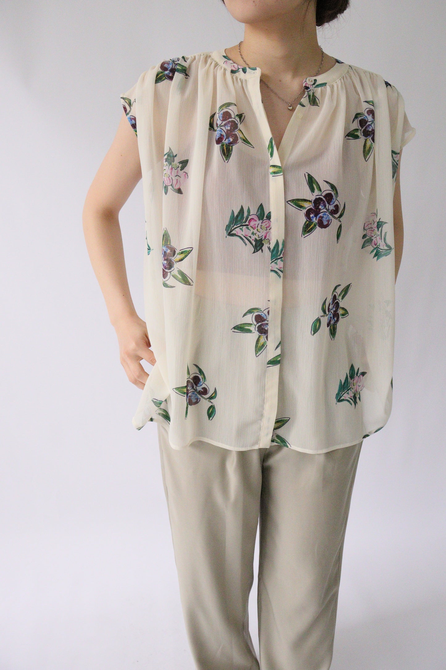 【Kazumi Doi ×ACUTA】Botanicalプリントノースリーブブラウス