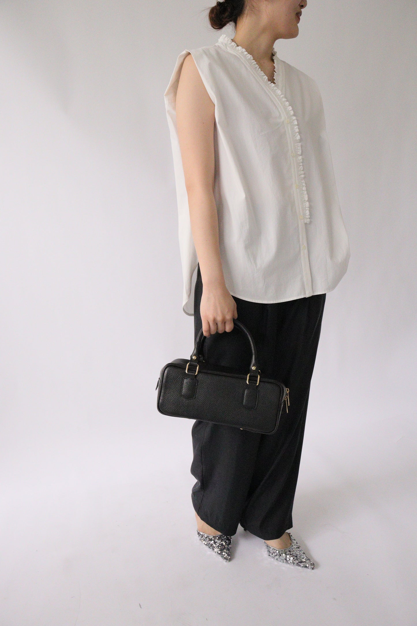 【ACUTA】 無地 フリルVネックノースリシャツ