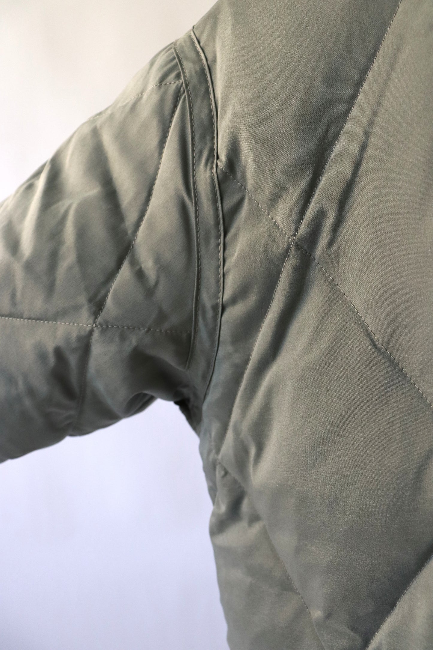 【ACUTA】ストレッチタフタ袖リブダウンコート