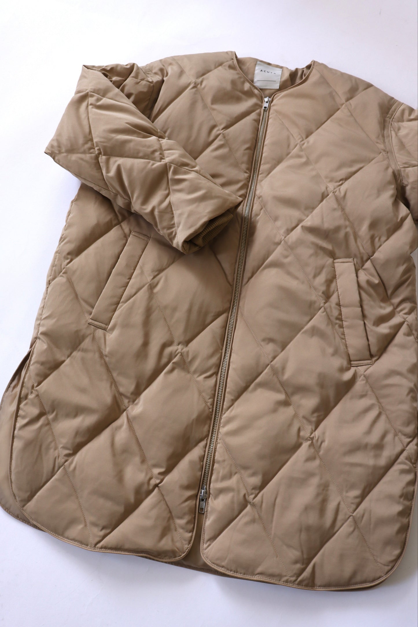 【ACUTA】ストレッチタフタ袖リブダウンコート