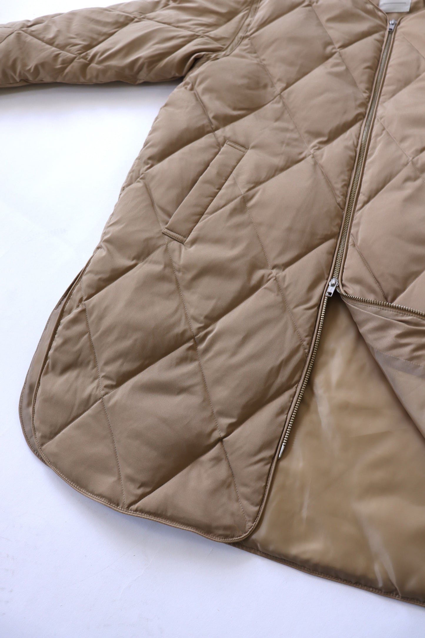 【ACUTA】ストレッチタフタ袖リブダウンコート