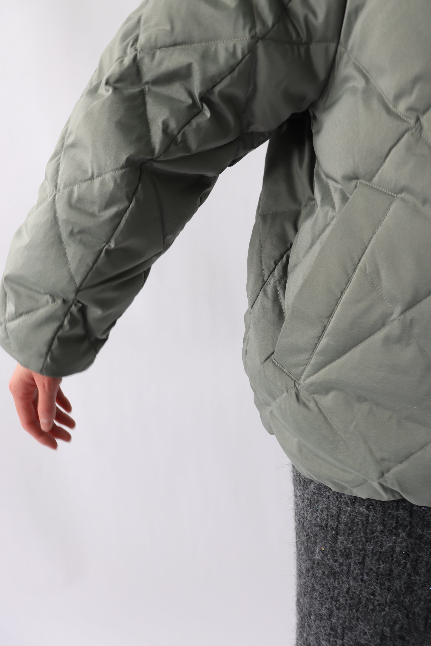 【ACUTA】ストレッチタフタバナナスリーブダウン