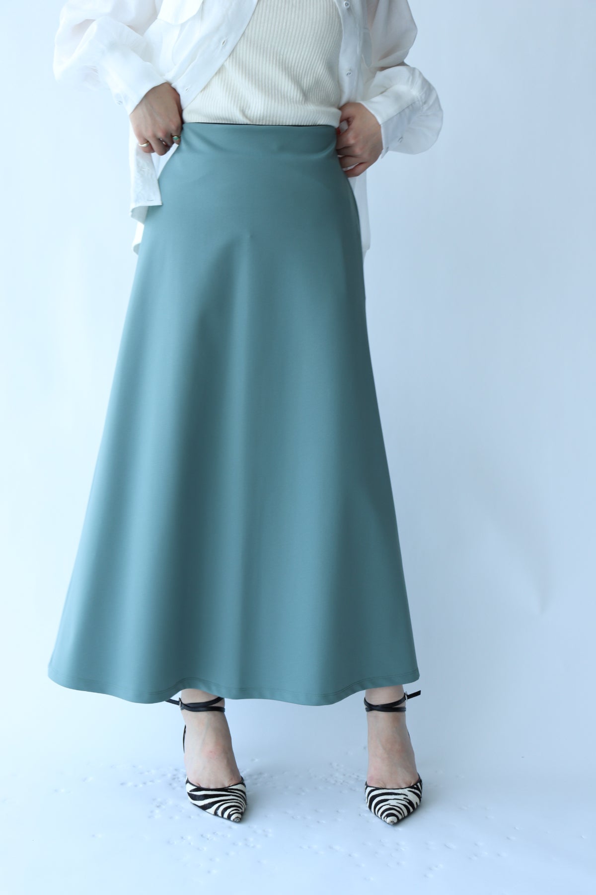 【ACUTA　アクータ】ストレッチラッセルセミフレアスカート